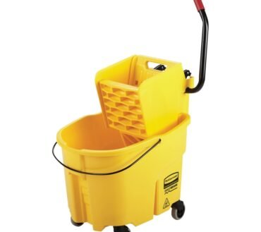 Rubbermaid Bucket/Wringer Combo Pack, 17 5/8"H x 16 1/16"W x 20 1/4"D, 35 Quarts